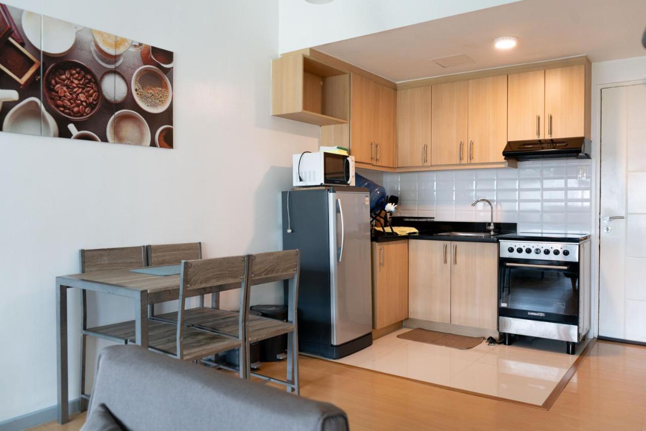 Prime Avant Bgc Location Apartments By Ph Staycation Манила Екстериор снимка