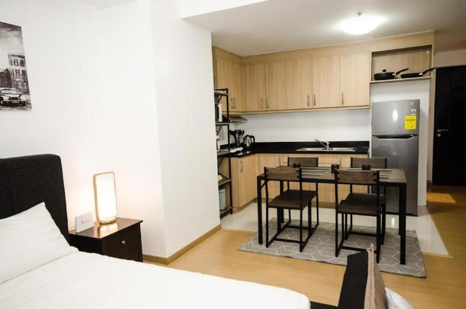 Prime Avant Bgc Location Apartments By Ph Staycation Манила Екстериор снимка