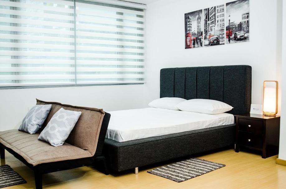 Prime Avant Bgc Location Apartments By Ph Staycation Манила Екстериор снимка