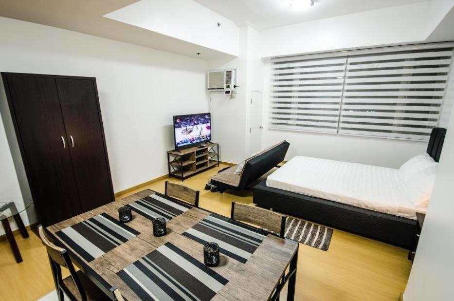 Prime Avant Bgc Location Apartments By Ph Staycation Манила Екстериор снимка