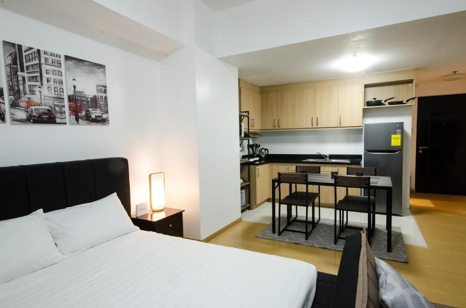 Prime Avant Bgc Location Apartments By Ph Staycation Манила Екстериор снимка