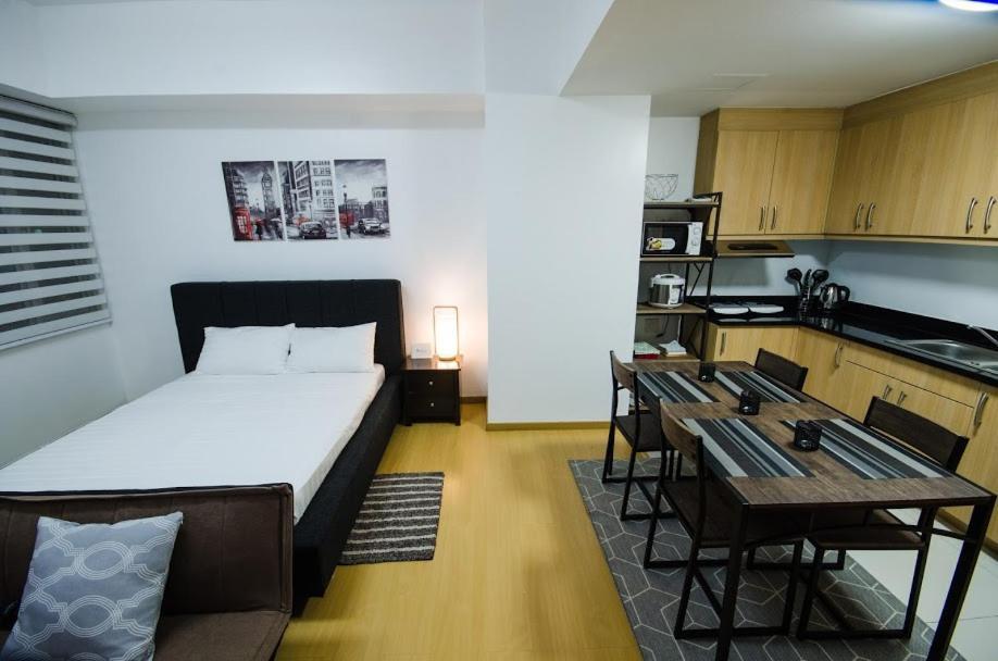 Prime Avant Bgc Location Apartments By Ph Staycation Манила Екстериор снимка
