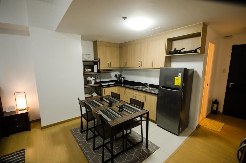 Prime Avant Bgc Location Apartments By Ph Staycation Манила Екстериор снимка