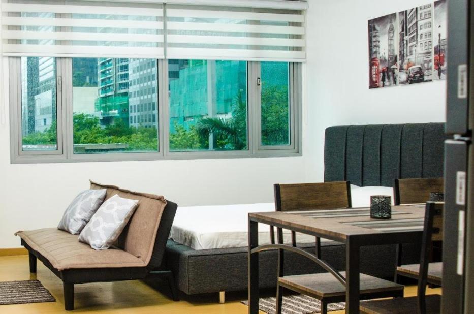 Prime Avant Bgc Location Apartments By Ph Staycation Манила Екстериор снимка