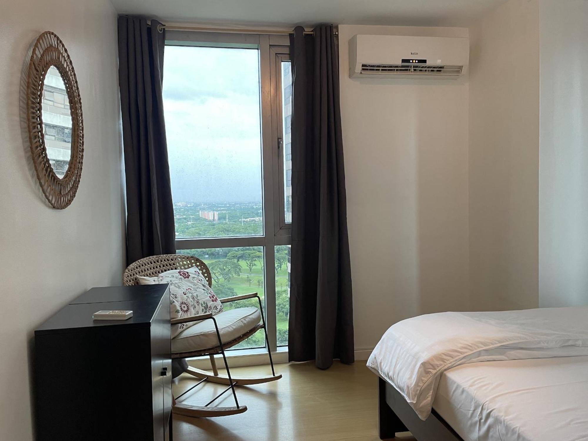 Prime Avant Bgc Location Apartments By Ph Staycation Манила Екстериор снимка