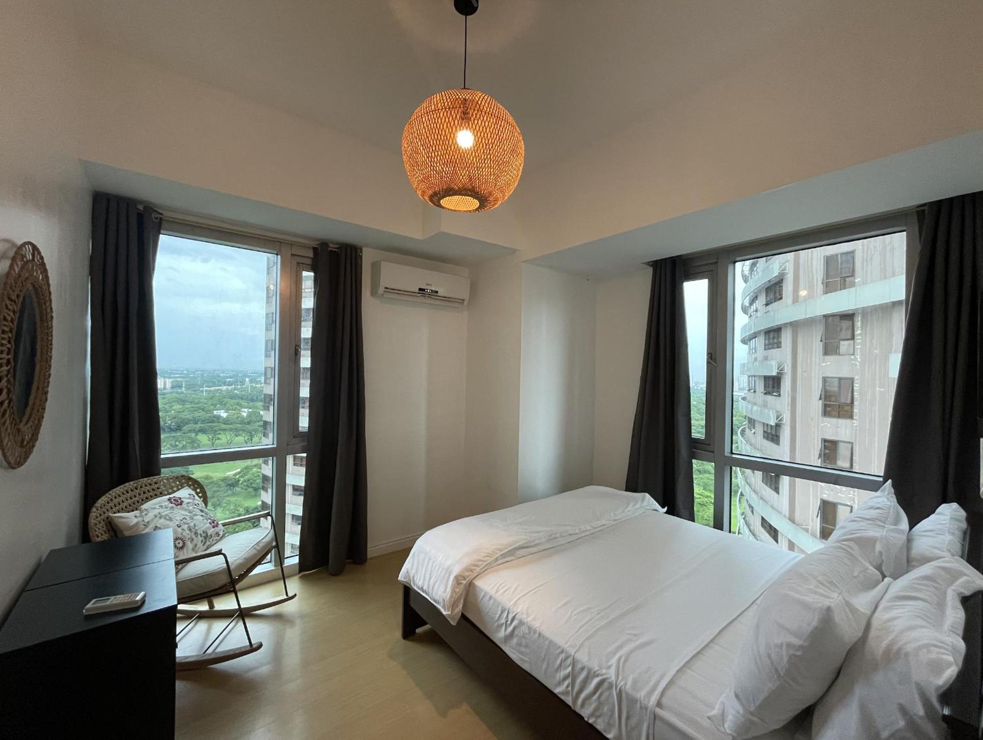 Prime Avant Bgc Location Apartments By Ph Staycation Манила Екстериор снимка