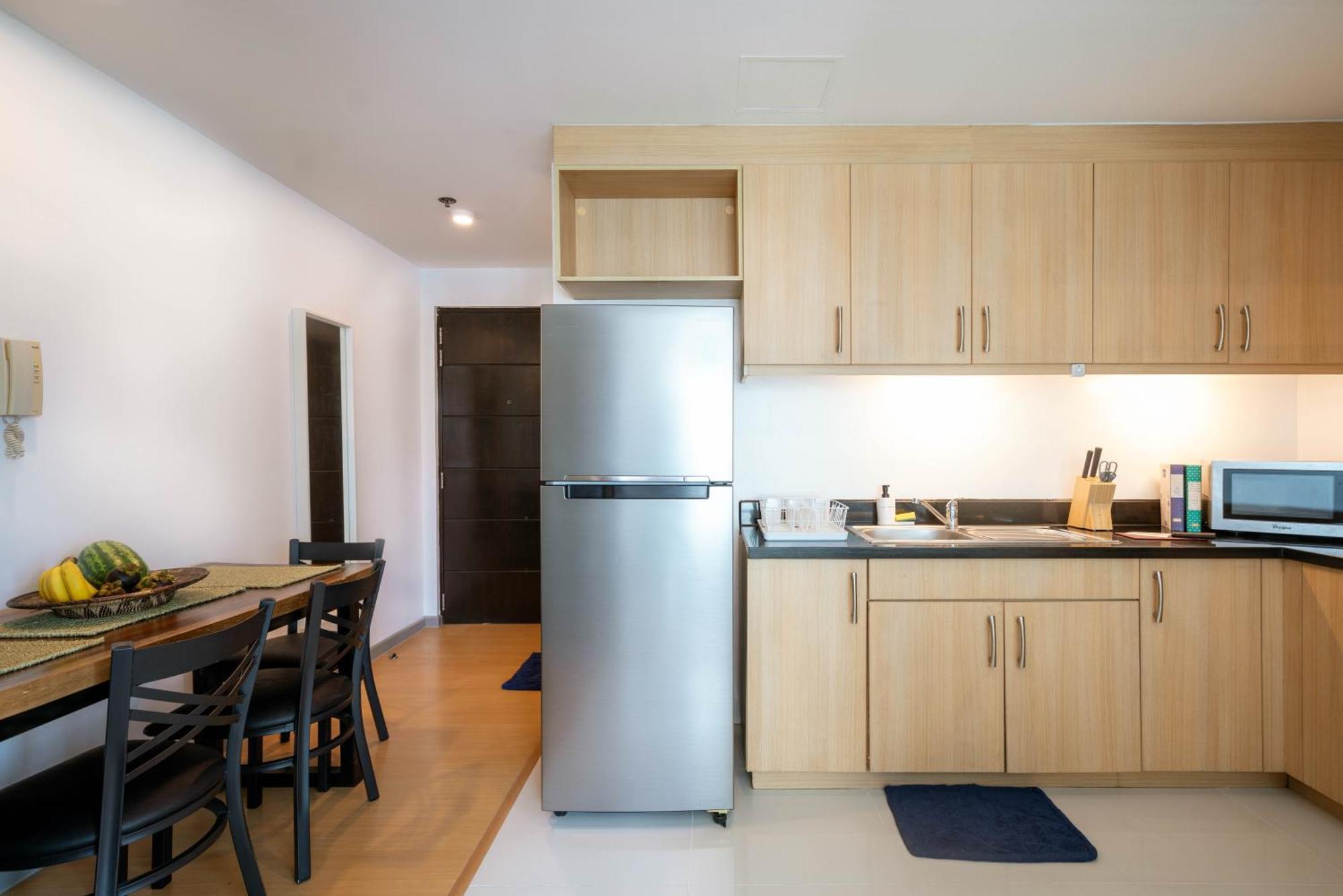 Prime Avant Bgc Location Apartments By Ph Staycation Манила Екстериор снимка