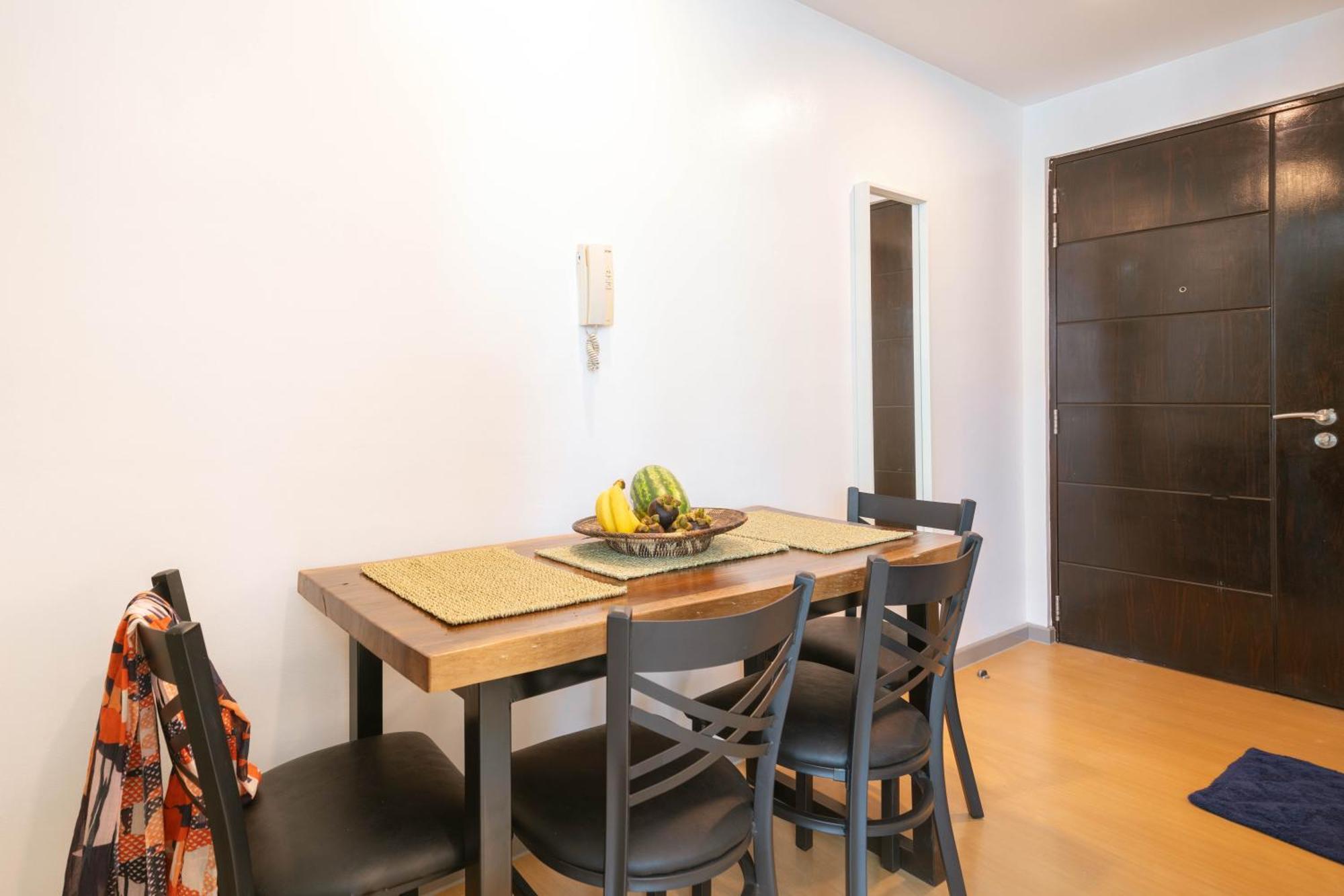 Prime Avant Bgc Location Apartments By Ph Staycation Манила Екстериор снимка