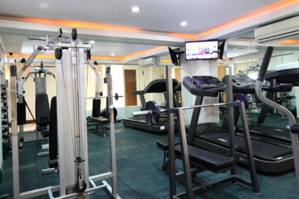 Prime Avant Bgc Location Apartments By Ph Staycation Манила Екстериор снимка